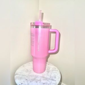 Stanley Starbucks collab 🩷FREE GIFT🩷 winter pink tumbler 40oz